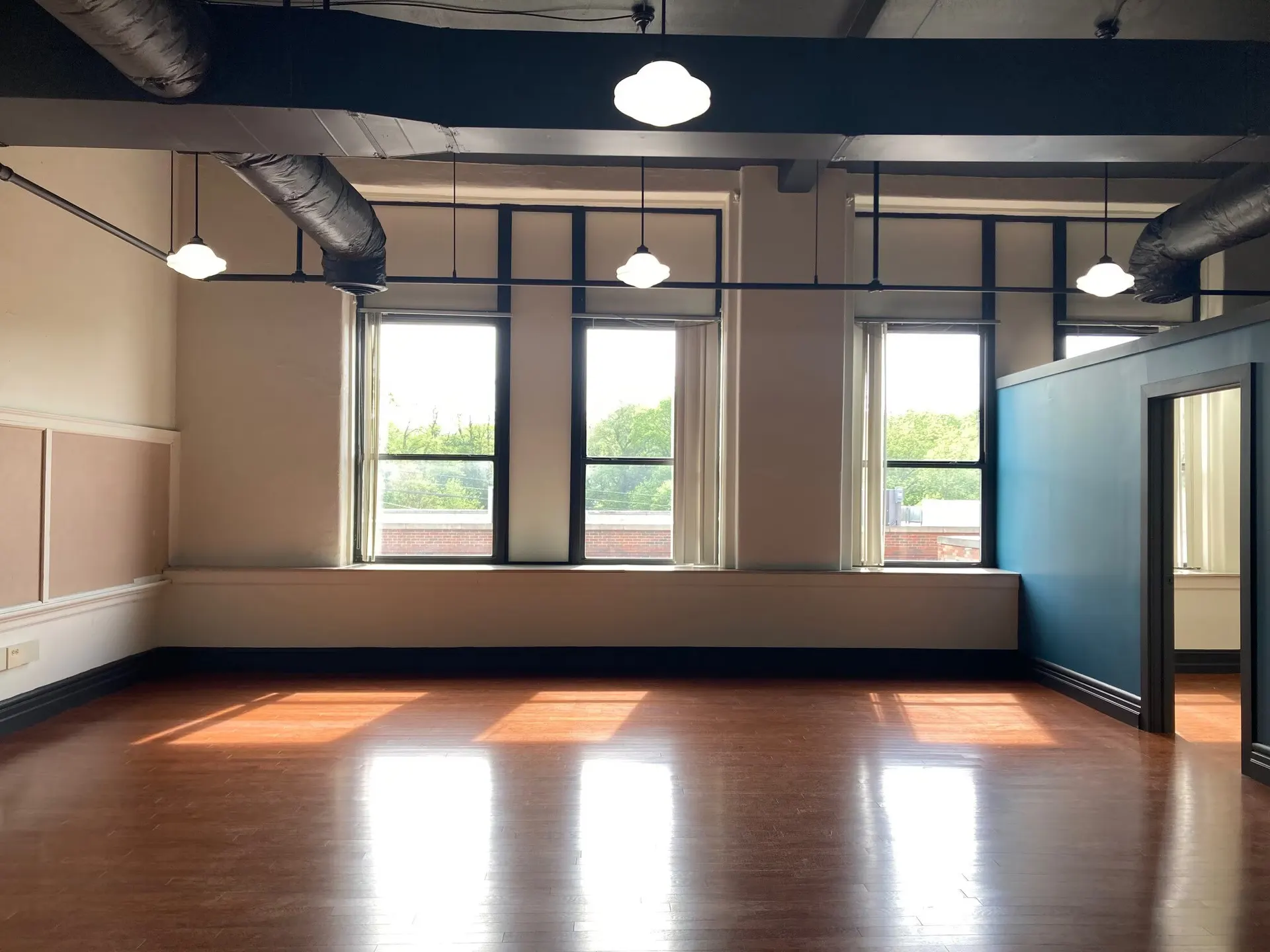 Window View, Suite 206